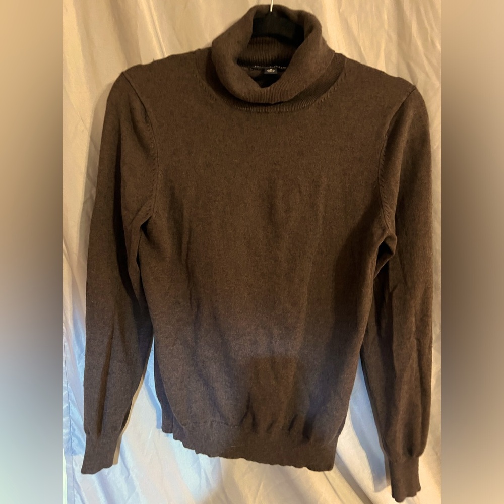 Women’s Banana Republic Brown Sweater.